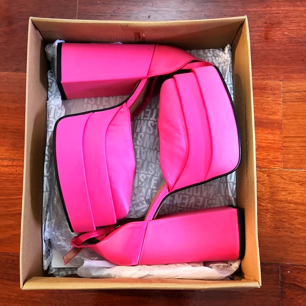 NWB Steve Madden Charlize pink satin platforms 8.5